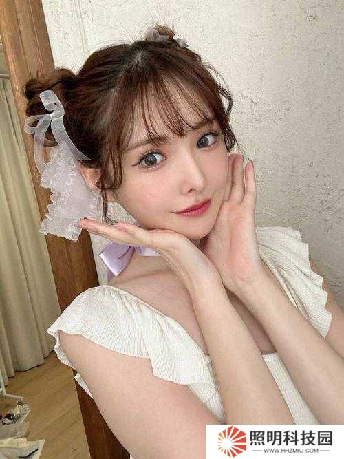 波多野結(jié)衣AV背后爆紅的秘密！這個行業(yè)的殘酷真相你知道嗎？