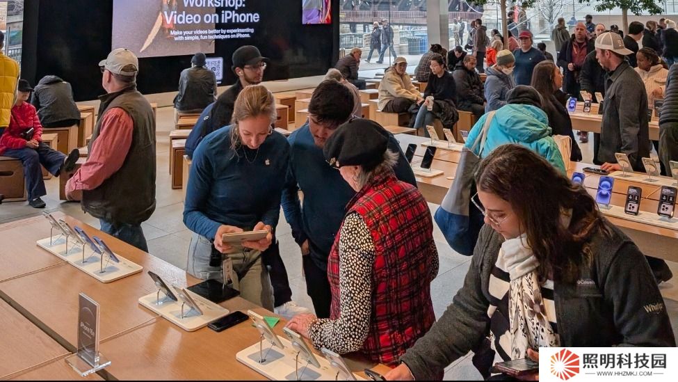 關(guān)稅陰影下美國人恐慌性搶購 iPhone，蘋果周末銷售額遠(yuǎn)高于往年同期