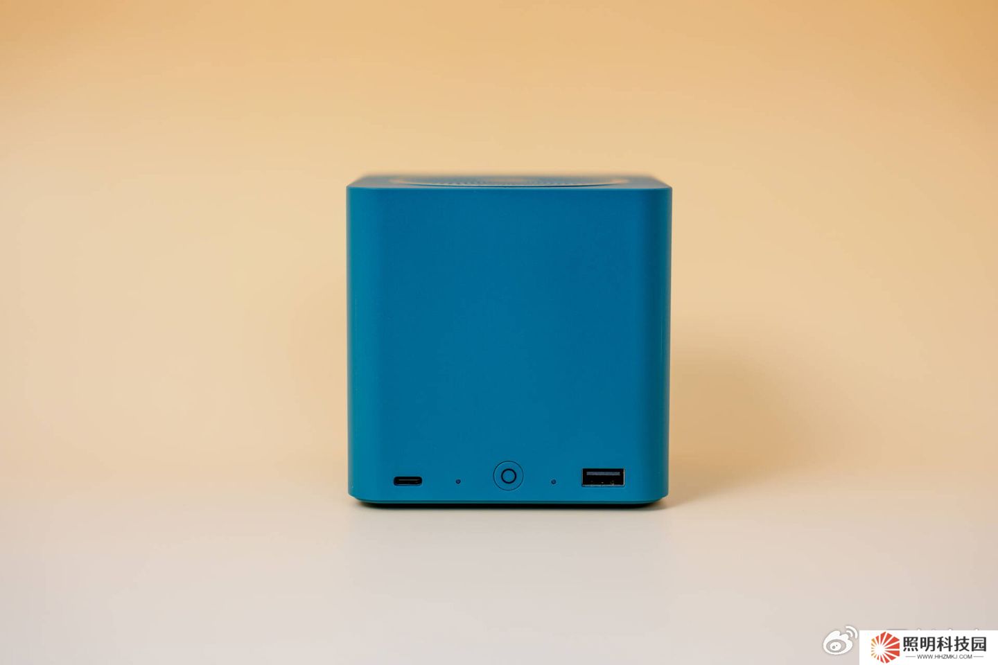 零刻 NAS 型迷你主機 ME mini 預熱：英特爾 N200、雙 2.5G 網(wǎng)口、6 盤位、內(nèi)置 45W 電源